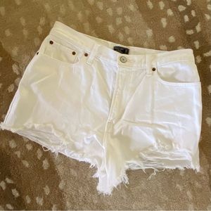 Abercrombie 🤍 White denim shorts 🤍 Distressed 🤍 29 or size 8
